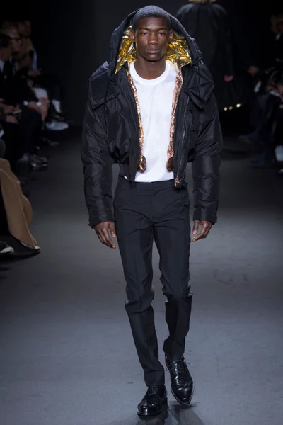 Look 30